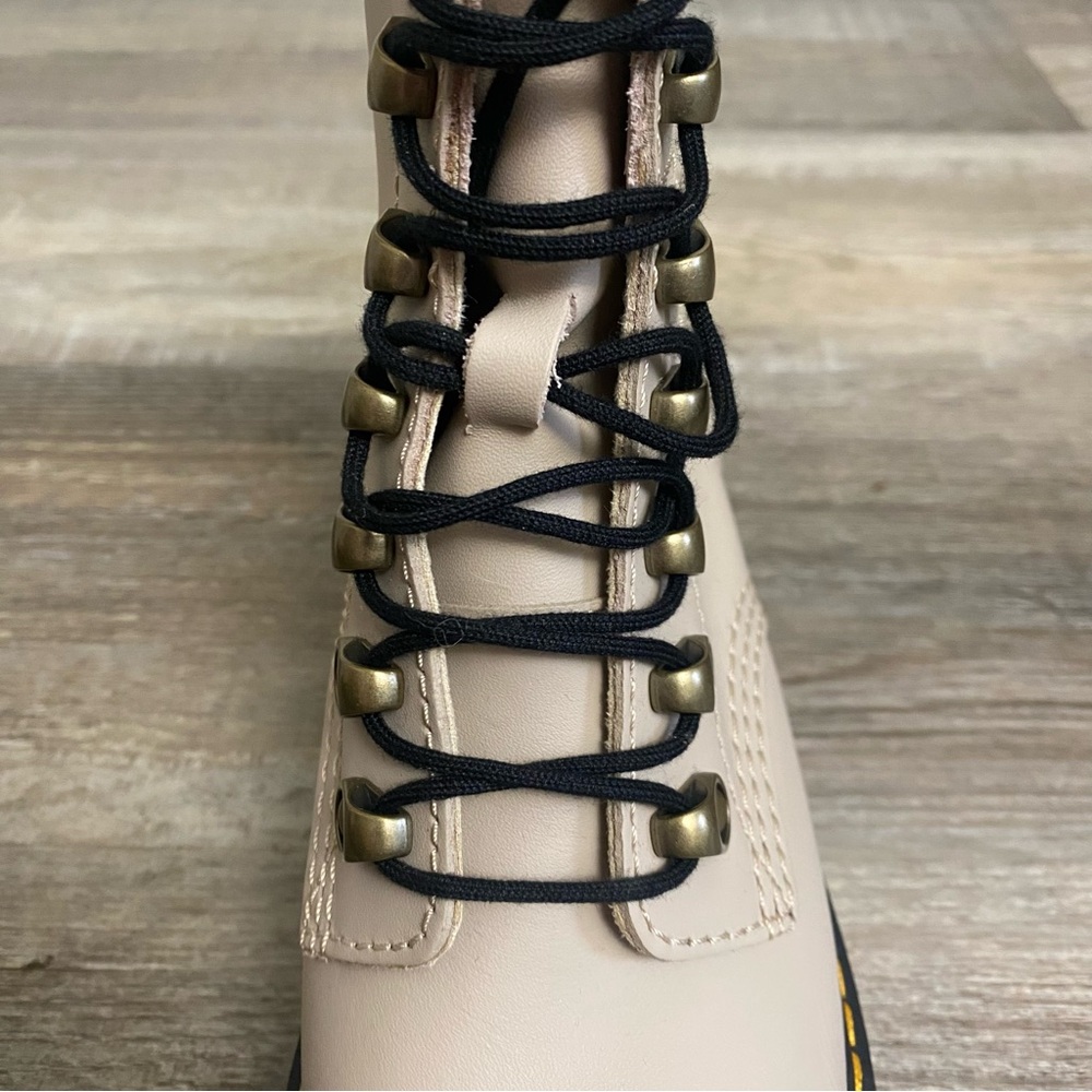 Dr. Martens Leona Sendal Vintage Taupe Boots *NEW w/o box* size US 5 - Picture 4 of 10